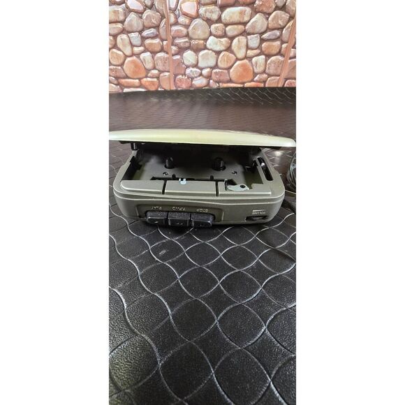 GPX C3125 Cassette Player Am FM Radio Headphone Detachable Belt Clip - Picture 4 of 9